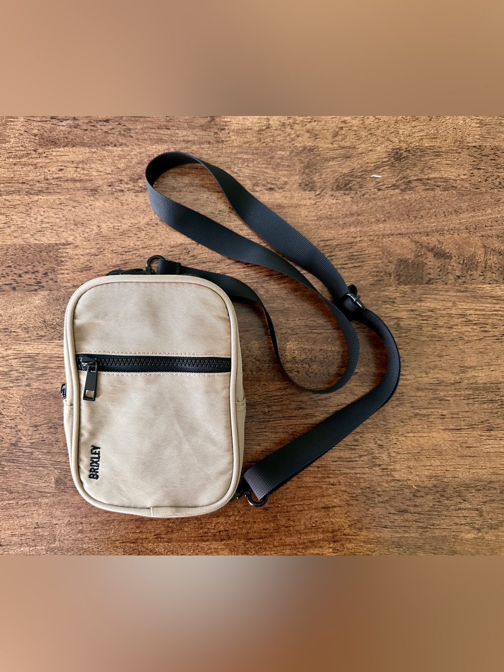 Brixley Original Crossbody Sling Bag, Adjustable & Versatile Straps (Desert/Blac